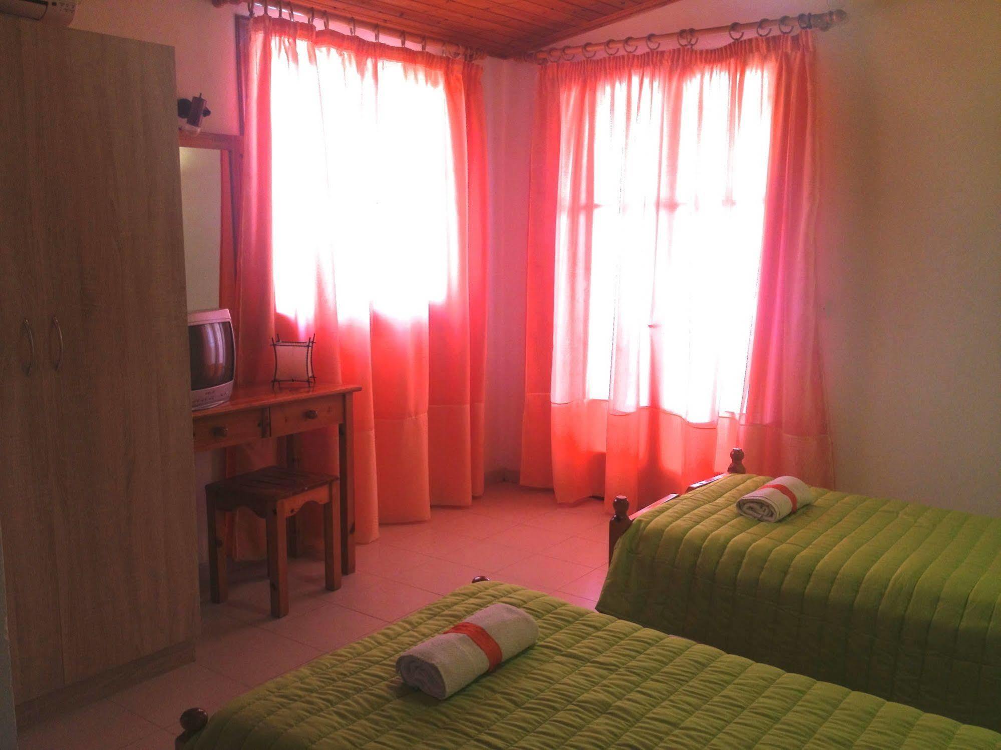 Ionian Breeze Apartments กาวอส ภายนอก รูปภาพ